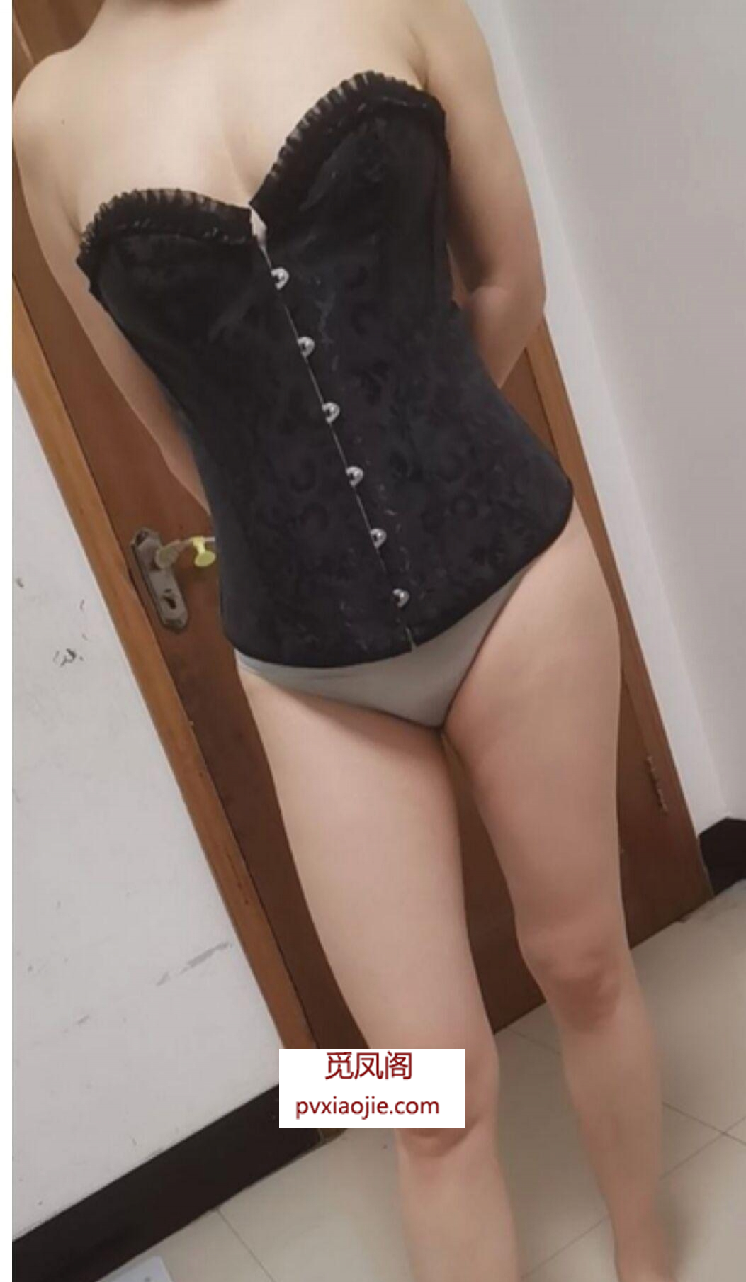 解渴丰满型微坦少妇