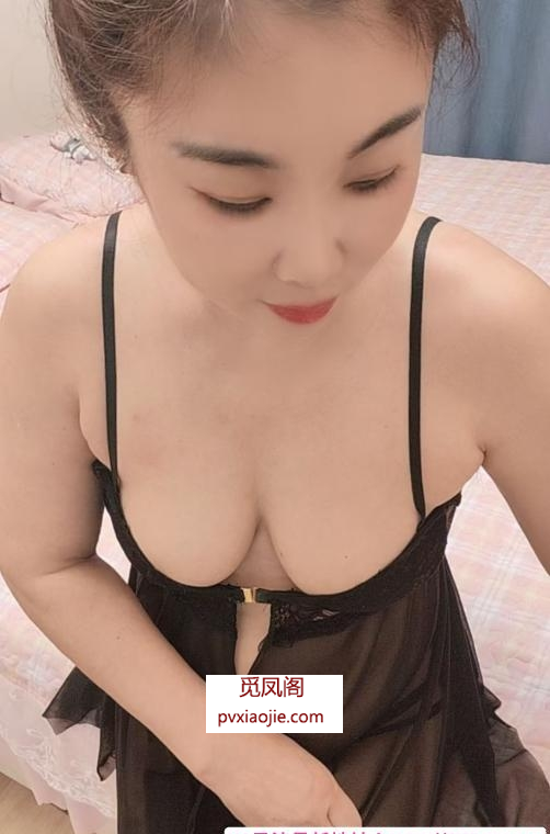 舌吻风骚美妇